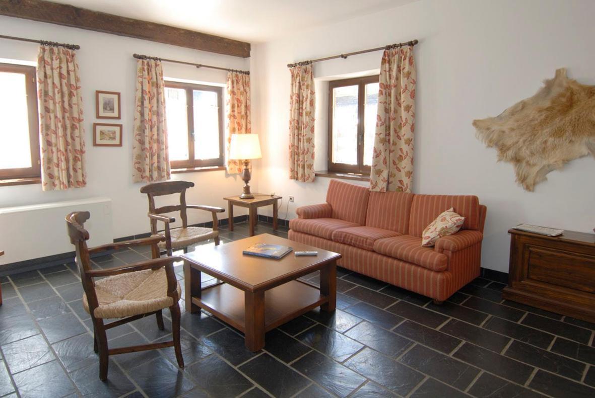 Apartamentos Linsoles Eriste Luaran gambar