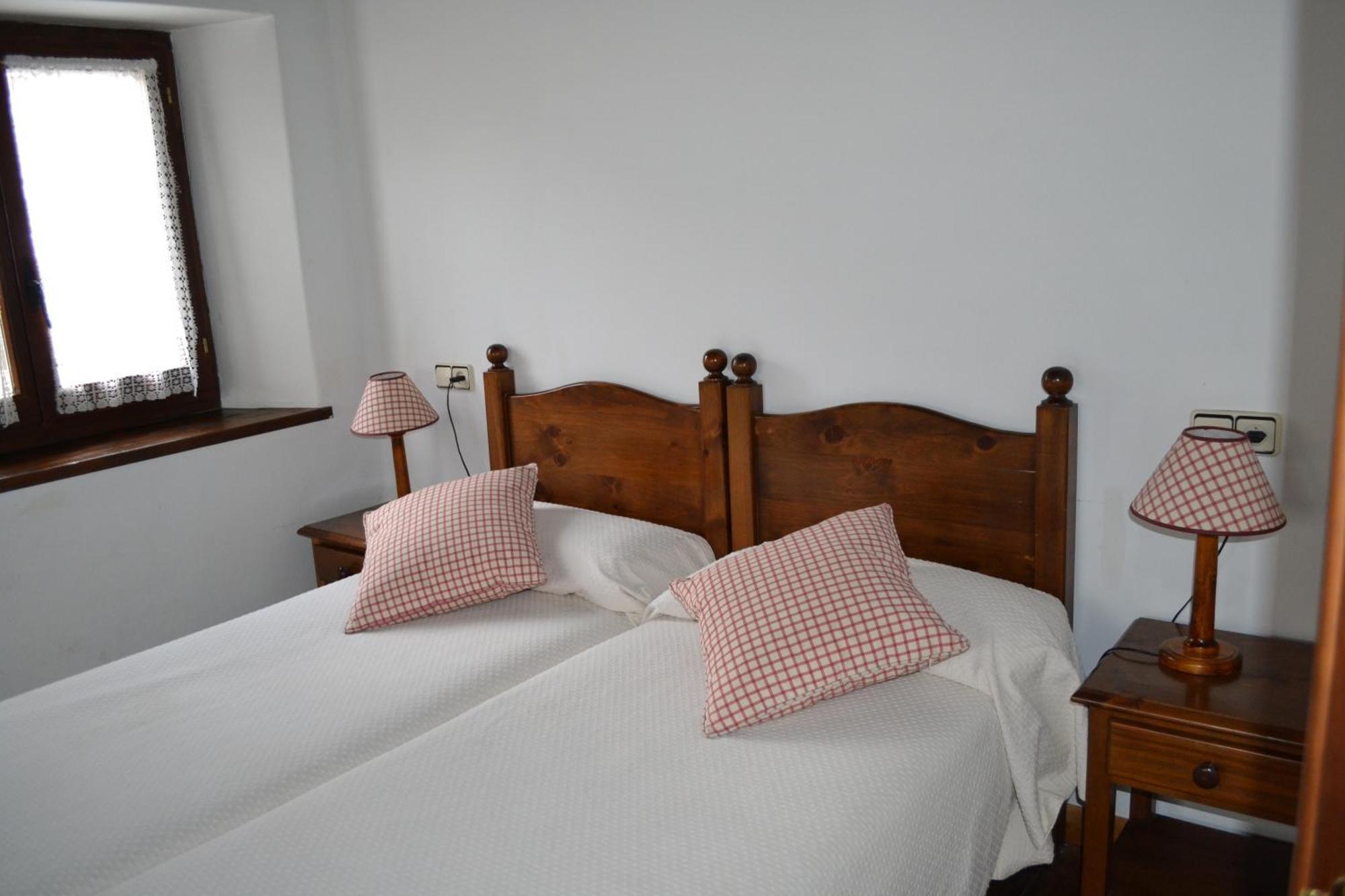 Apartamentos Linsoles Eriste Luaran gambar