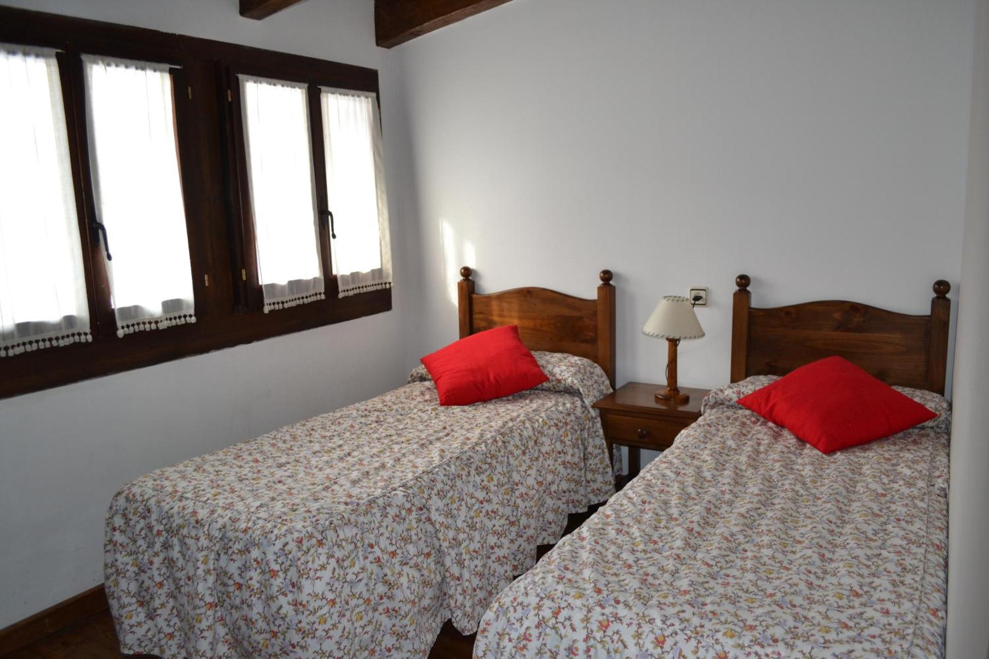 Apartamentos Linsoles Eriste Luaran gambar