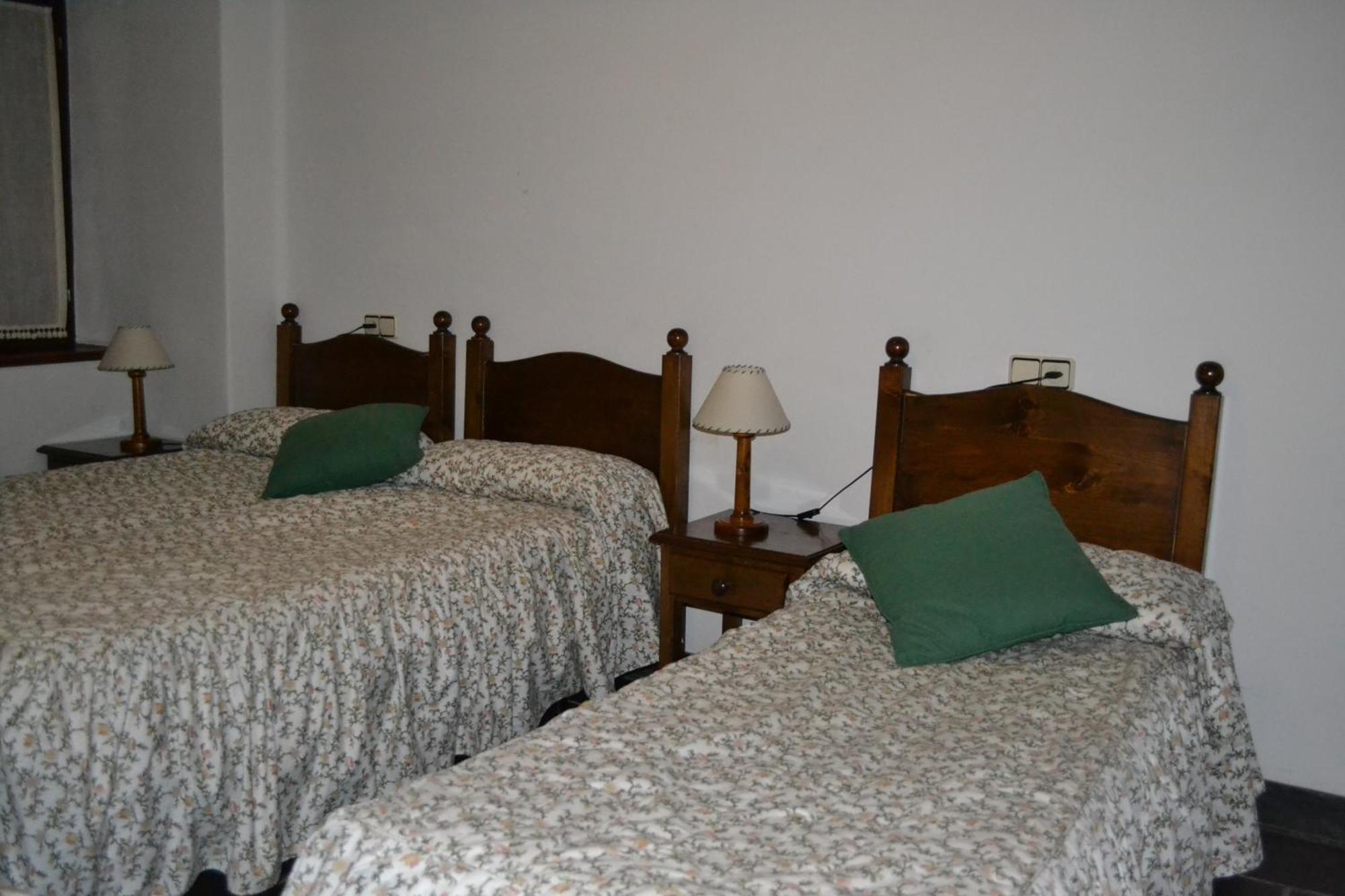 Apartamentos Linsoles Eriste Luaran gambar