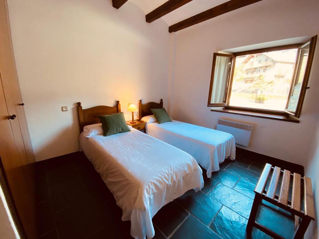 Apartamentos Linsoles Eriste Luaran gambar