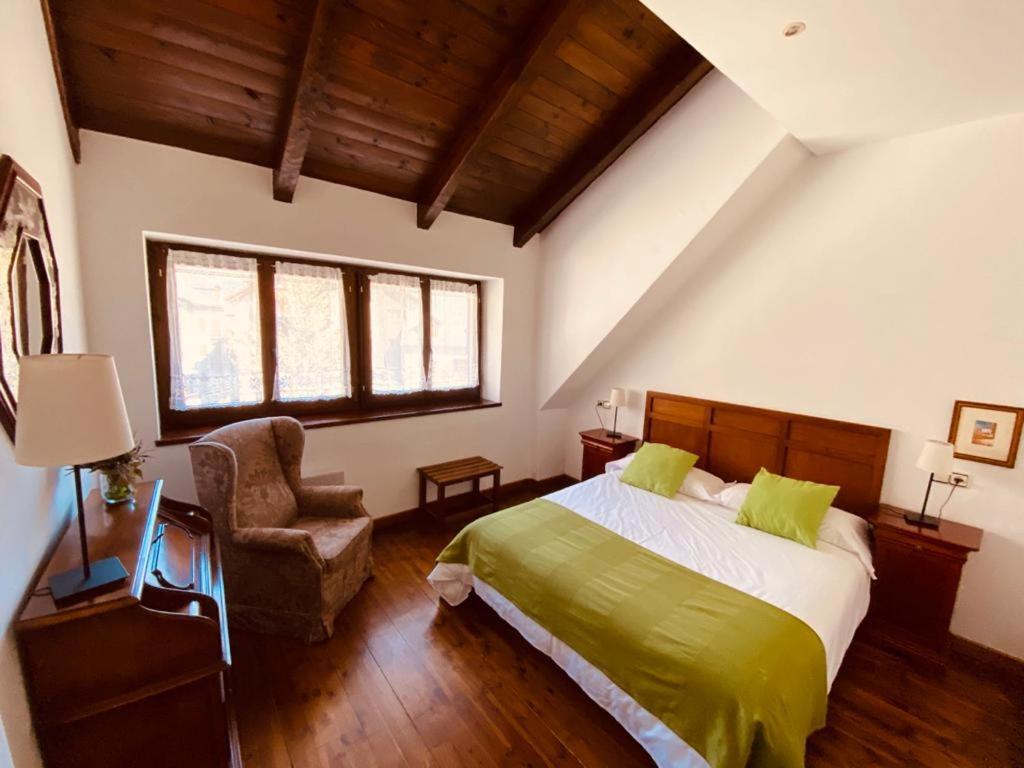 Apartamentos Linsoles Eriste Luaran gambar