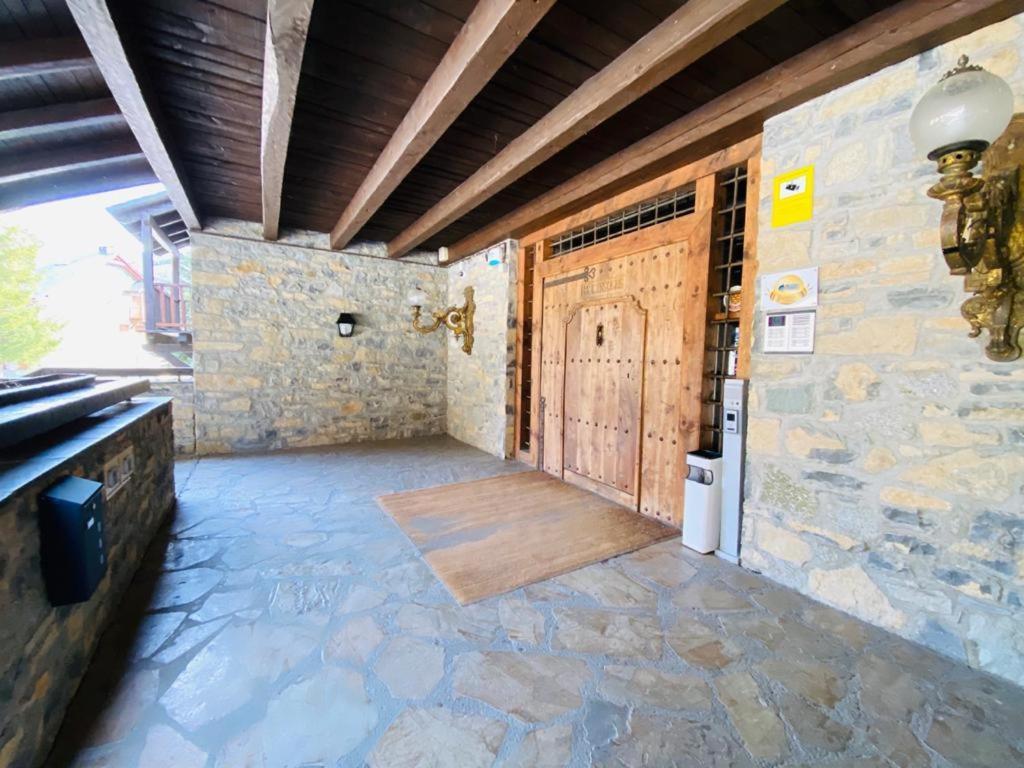 Apartamentos Linsoles Eriste Luaran gambar