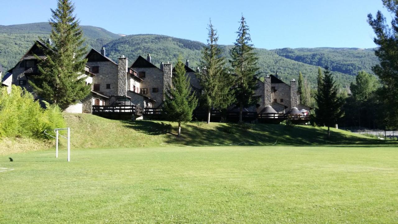 Apartamentos Linsoles Eriste Luaran gambar