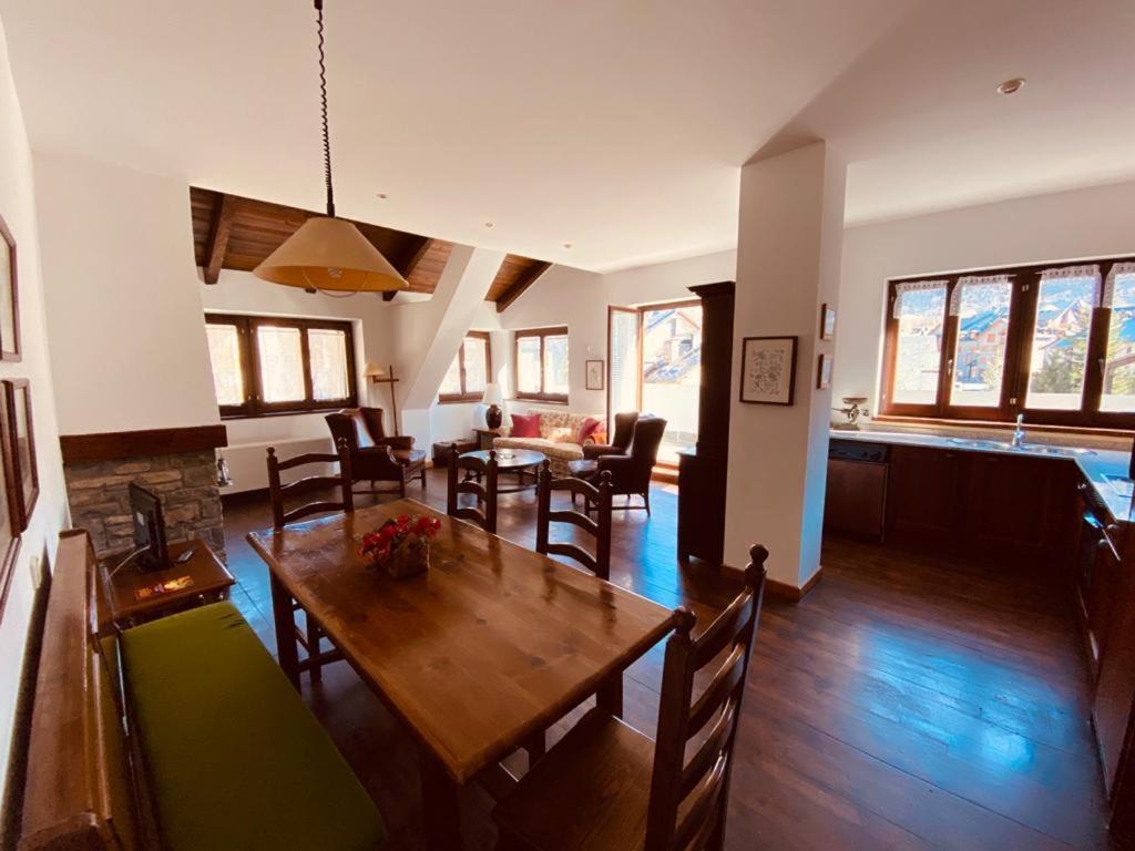 Apartamentos Linsoles Eriste Luaran gambar
