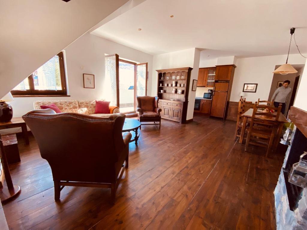 Apartamentos Linsoles Eriste Luaran gambar