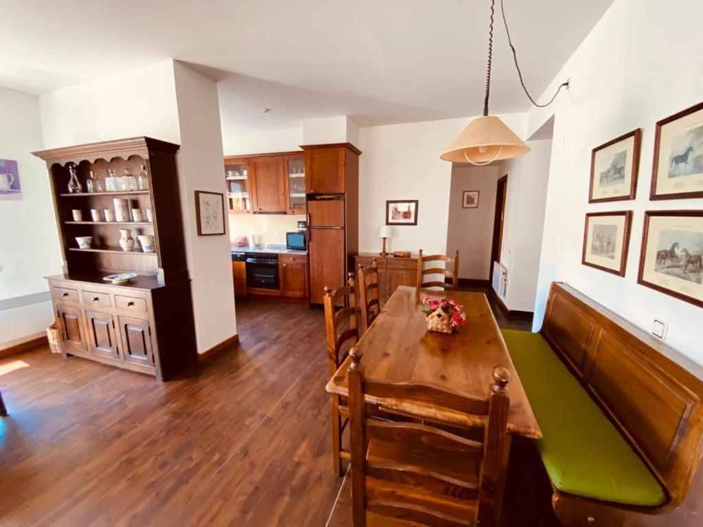 Apartamentos Linsoles Eriste Luaran gambar